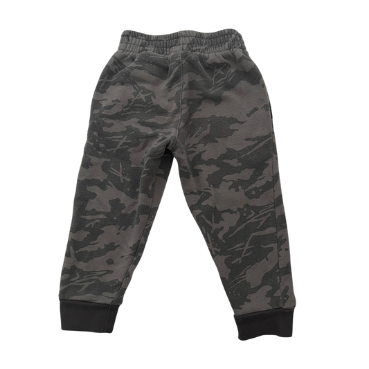 Boys Nike gray Bottom size 3 year