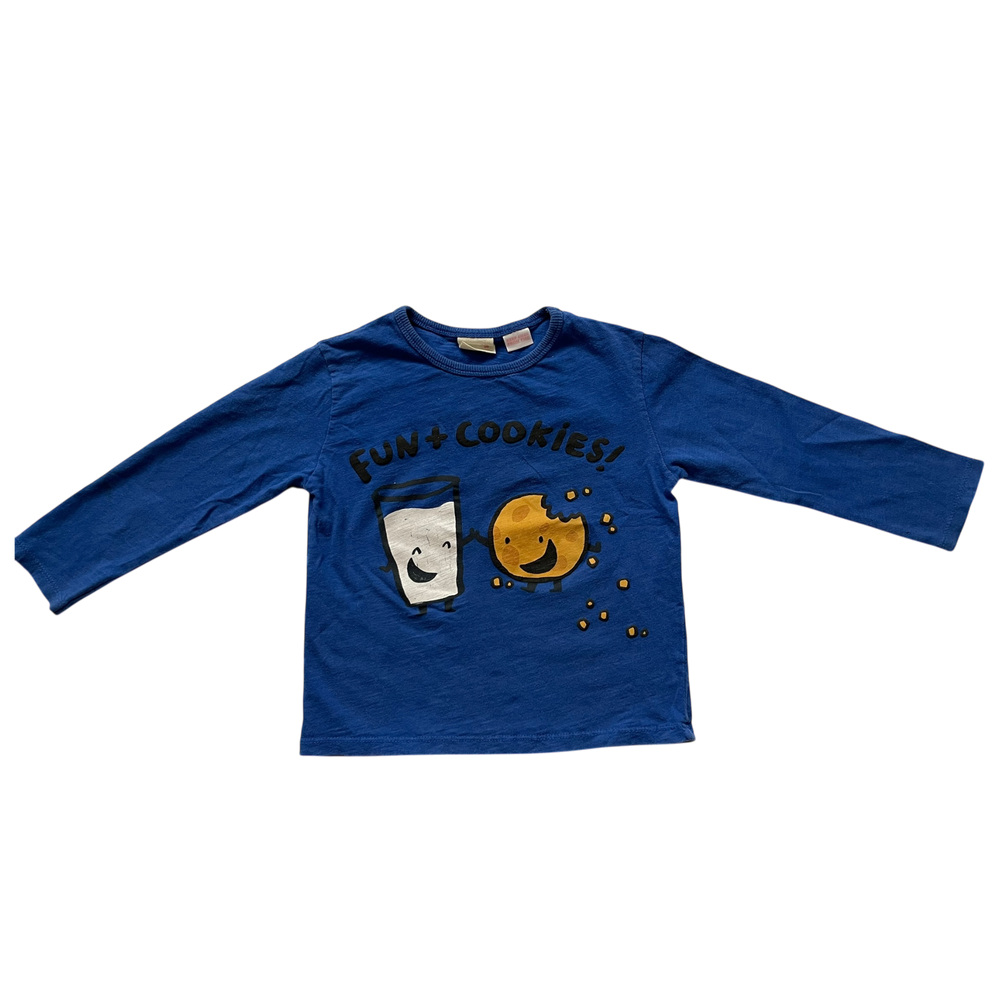 Boys unknown blue T-shirt with long sleeves size 2