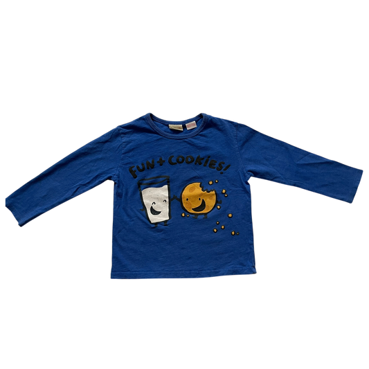 Boys unknown blue T-shirt with long sleeves size 2