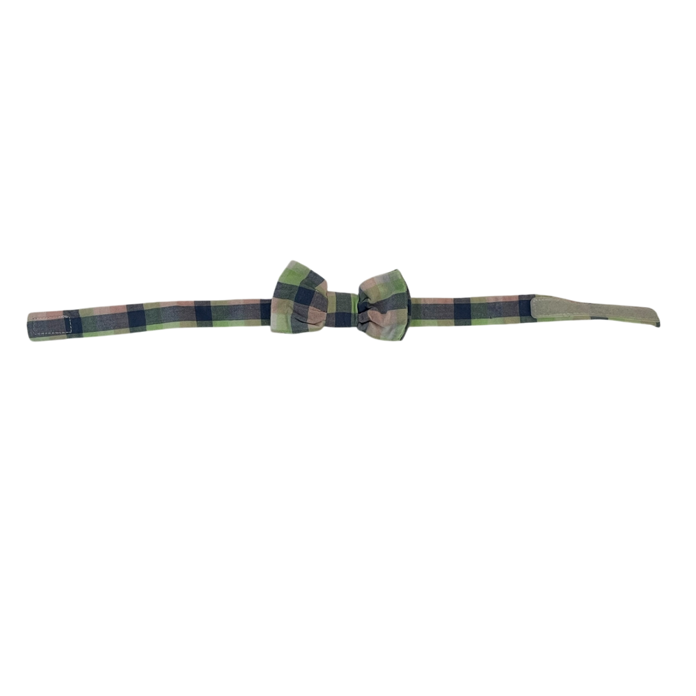 Boys unknown blue pink and green Bow tie size 6 mth