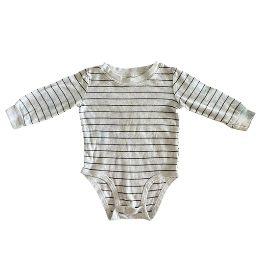 Boys carter’s gray Romper size 9 mth